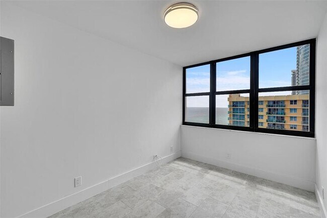 Building Photo - 2301 S Ocean Dr