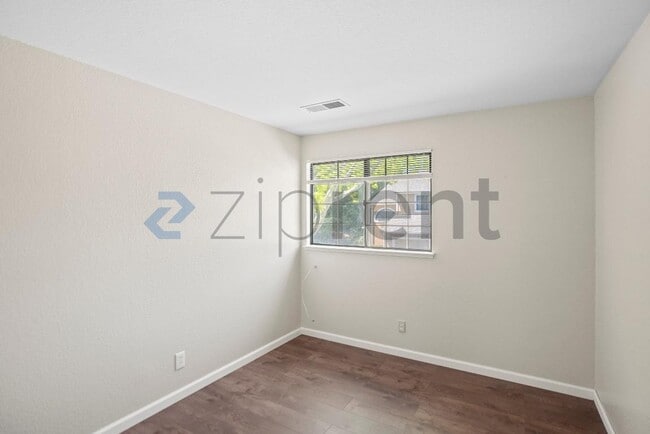 Building Photo - 1225 Oak Hill Ct