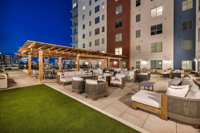 Building Photo - 641 Division St