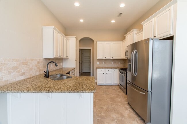 Building Photo - Like New 3 Bedroom Home near Stonebridge M...