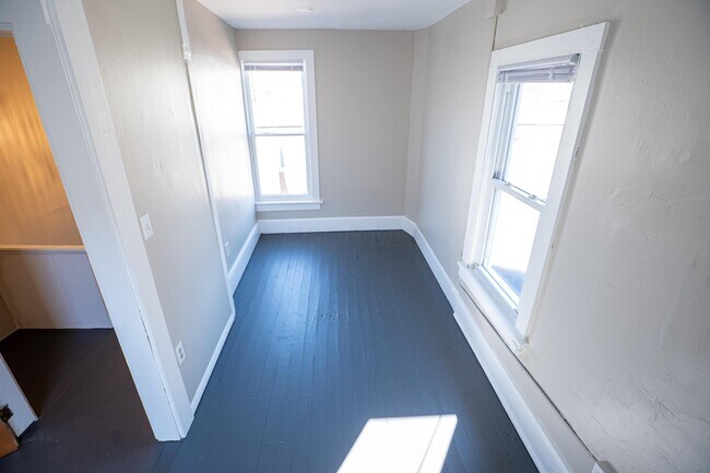 Building Photo - 166 N Sandusky St