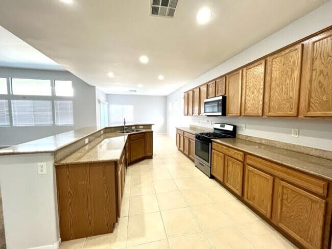 Building Photo - Charming Single Story 3 Bedroom Home