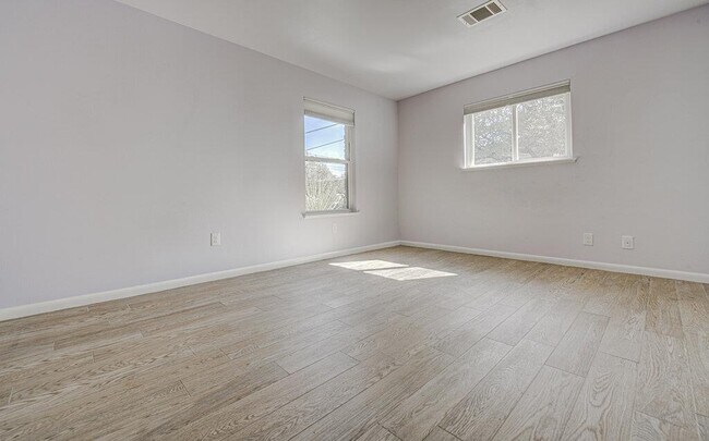 Building Photo - 2400 Spring Creek Dr