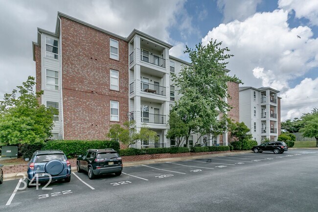 Building Photo - 600 13th St E