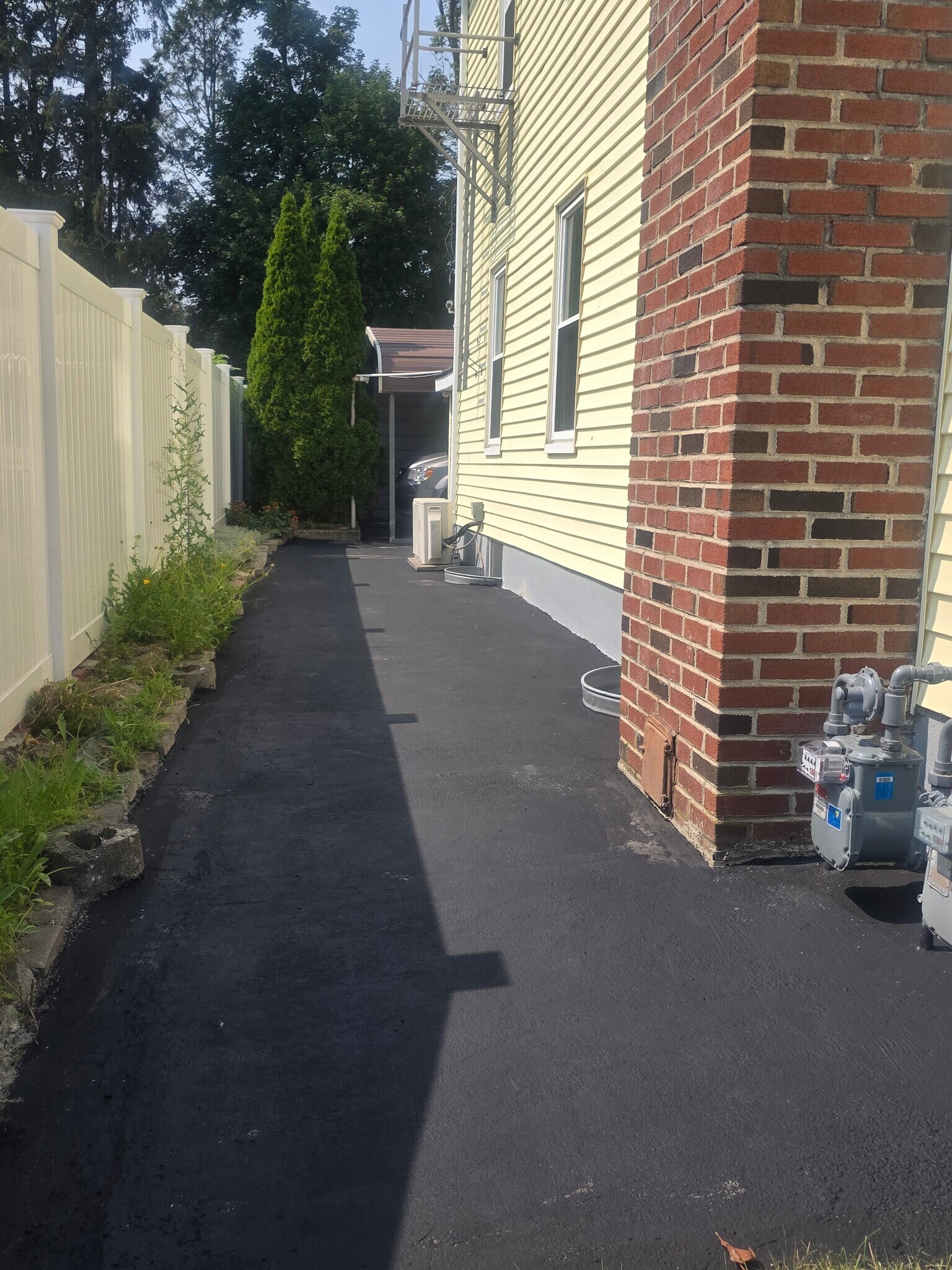 Building Photo - 63 Oak St