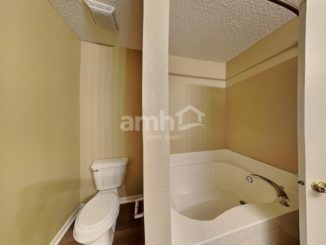 Building Photo - 5440 Shamus Dr