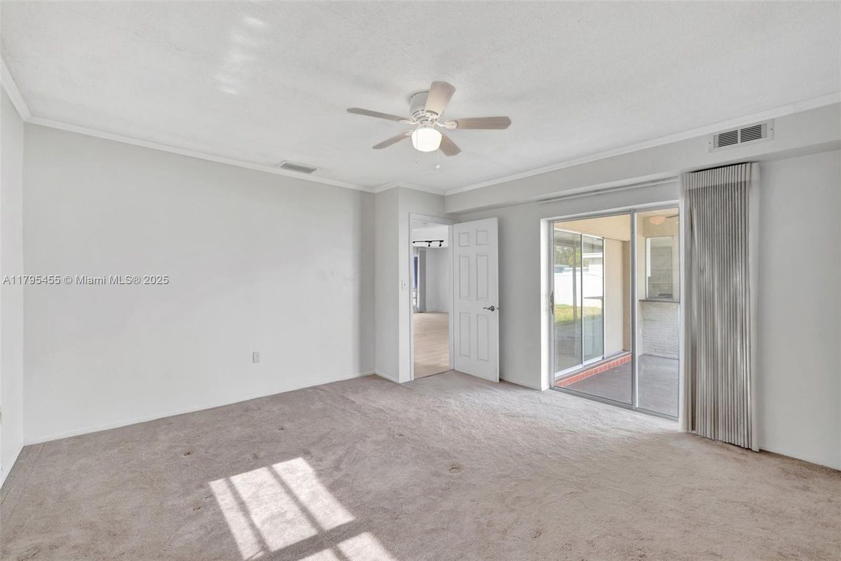 Building Photo - 9121 SW 54th Pl