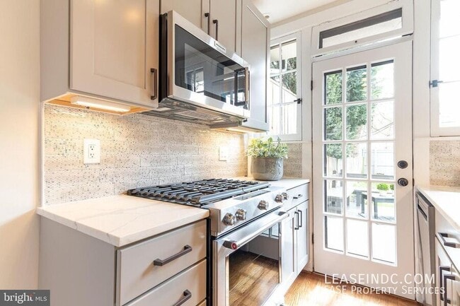 Building Photo - 4434 Reservoir Rd NW