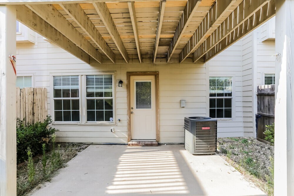 Building Photo - 12634 Bay Ave