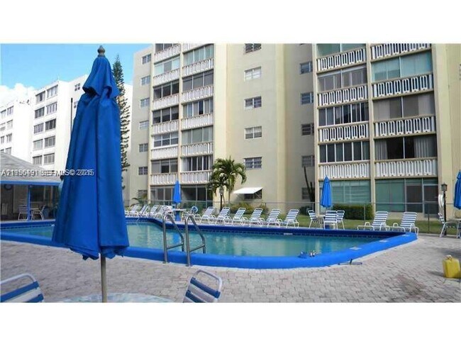 Building Photo - 301 NE 14th Ave