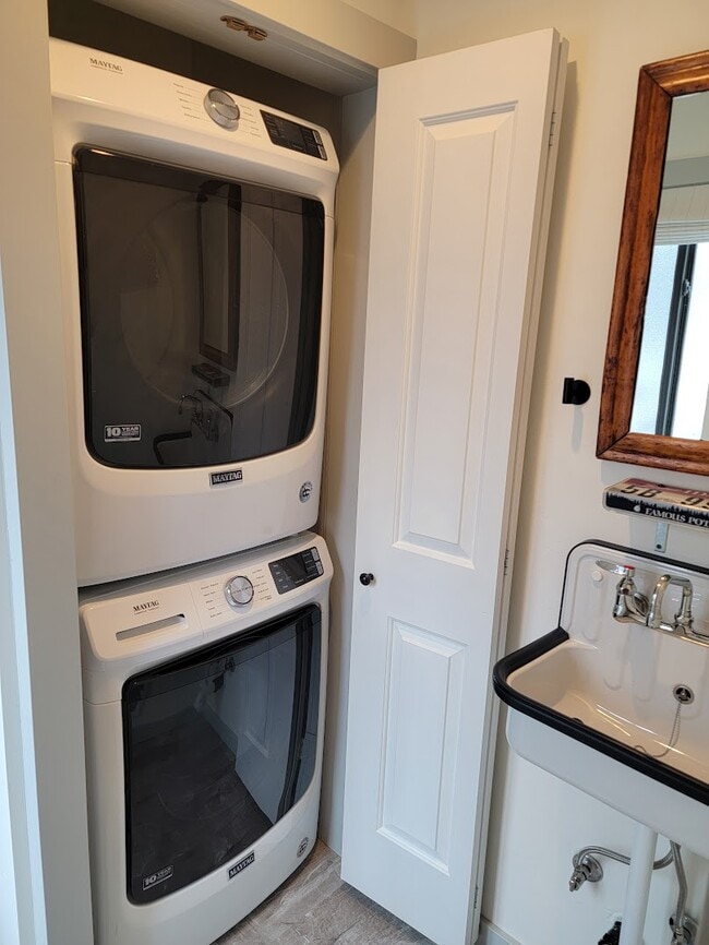 Building Photo - 311 Andora Ln