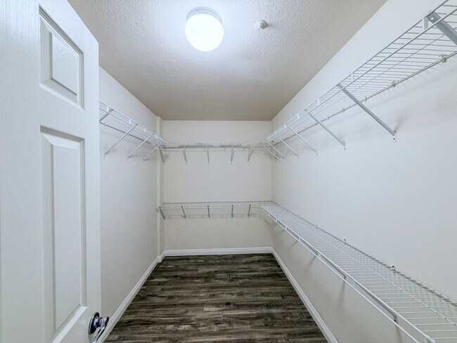 Building Photo - 818 Navigator Way