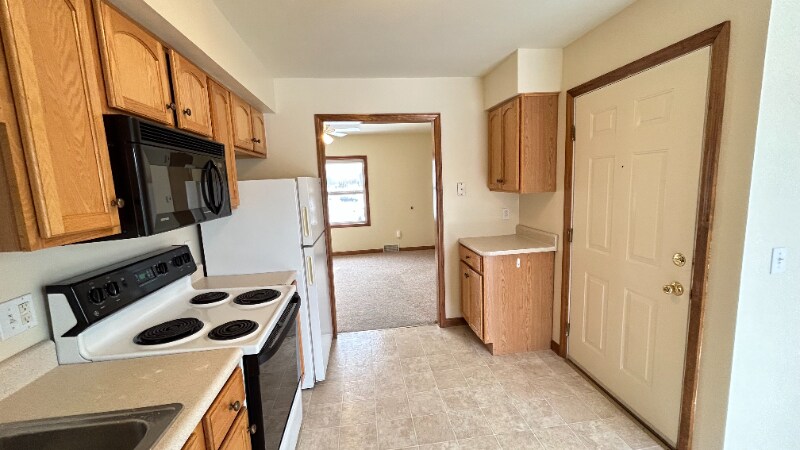 Building Photo - 1052 Community Rd