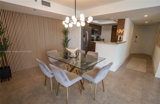 Building Photo - 1717 N Bayshore Dr