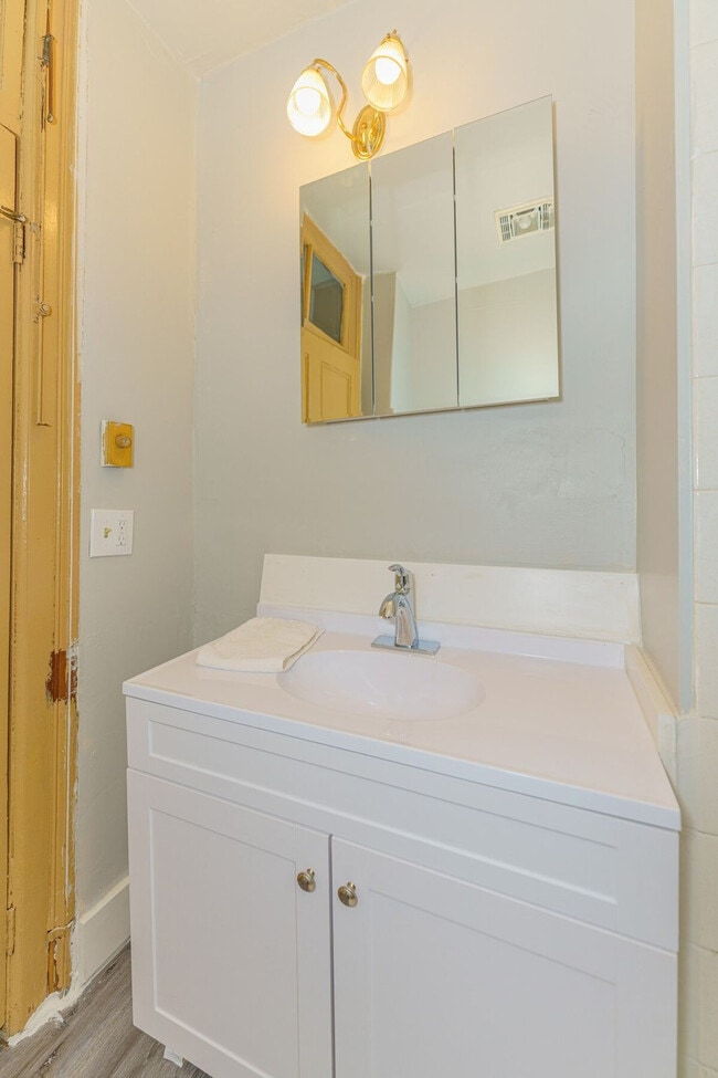 Building Photo - 90 Madison Ave