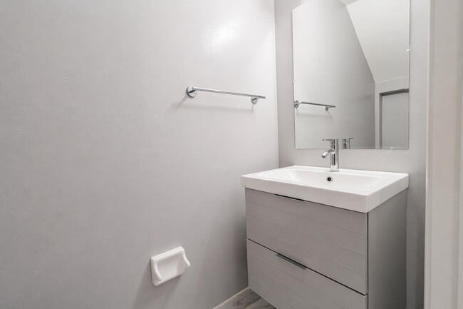 Building Photo - 3333 Cabaret Ln