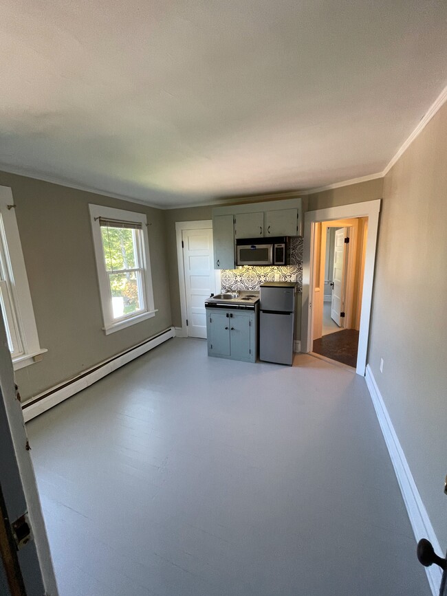 Small kitchen tiny living - 173 Norwich-New London Turnpike