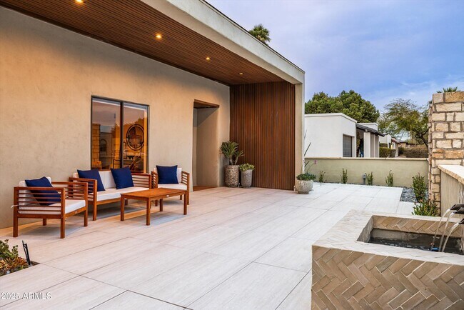Building Photo - 6912 E Ludlow Dr