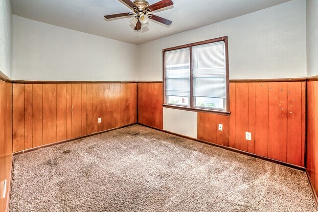 Building Photo - 4824 N Xanthus Ave