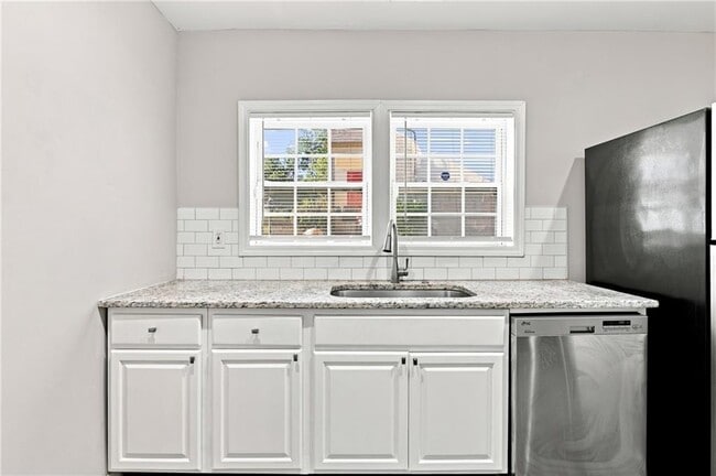 Building Photo - 1357 Lorenzo Dr SW