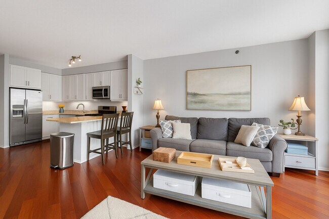 Building Photo - 600 N Kingsbury St