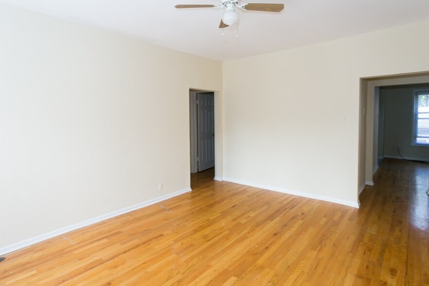 Building Photo - 629 W Barry Ave