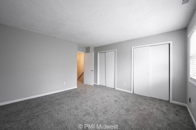 Building Photo - "Charming 2-Bed Haven with 1.5 Baths in Indianapolis – Cozy Living Awaits!"