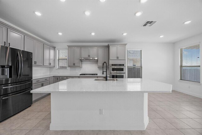 Building Photo - 22212 Coyote Cave Trl