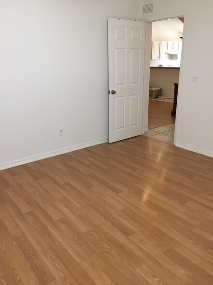 Building Photo - 3321 India Palm Dr