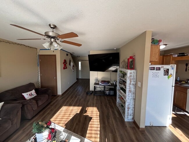 Building Photo - Your Dream Home Awaits – Gorgeous 4 Bed / 2.5 Bath with Spacious Backyard & Attached Garage