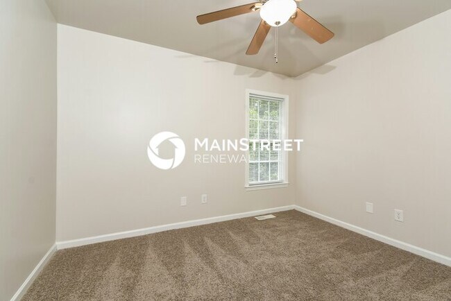 Building Photo - 3 Bedroom Pet-Friendly Home in GREENSBORO,...