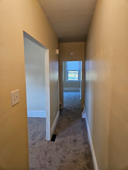 Building Photo - 1218A Valley St