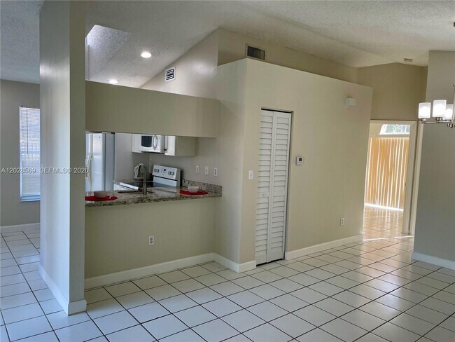 Building Photo - 11050 SW 152nd Ct