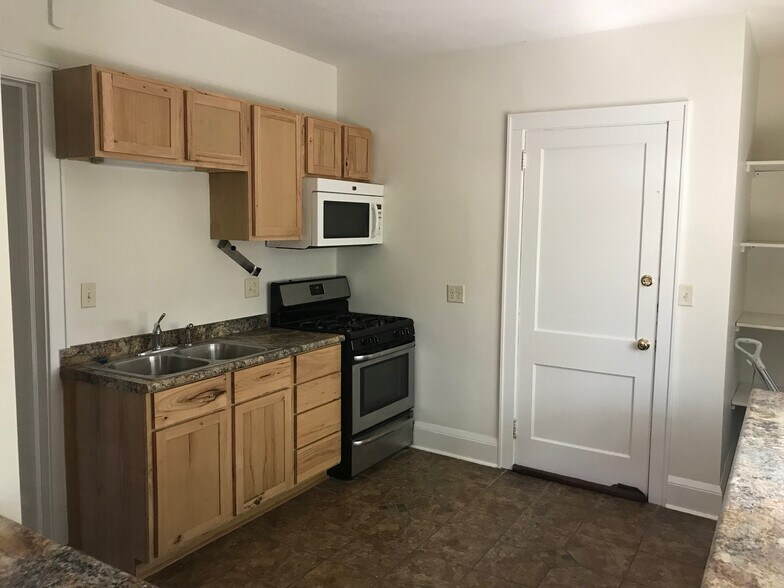 updated kitchen - 136 Melbourne Ave SE