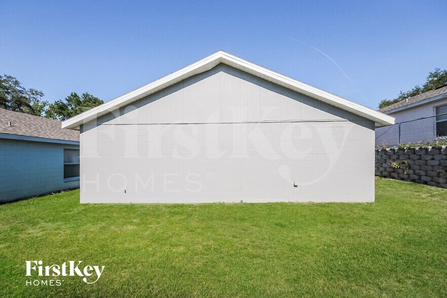 Building Photo - 7560 Groveoak Dr