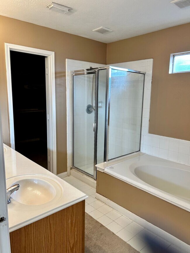Building Photo - 18315 Willow Moss Dr