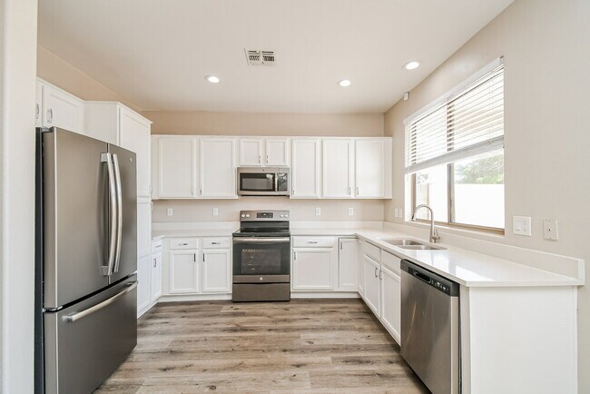 Building Photo - 831 S Nielson Ct