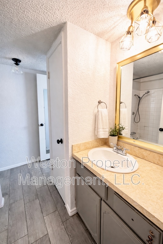 Building Photo - 6054 Northwest Expy