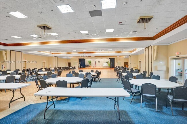 Building Photo - 3001 Portofino Isle