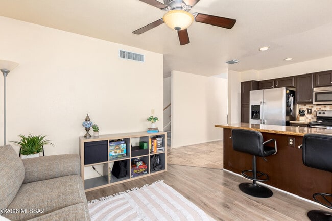 Building Photo - 10472 N Fair Mountain Dr