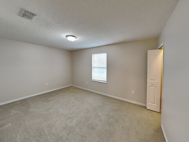 Building Photo - 11843 Verrazano Dr