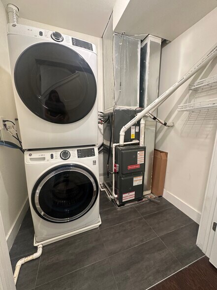 In Unit Washer and Dryer - 516 W Montgomery Ave