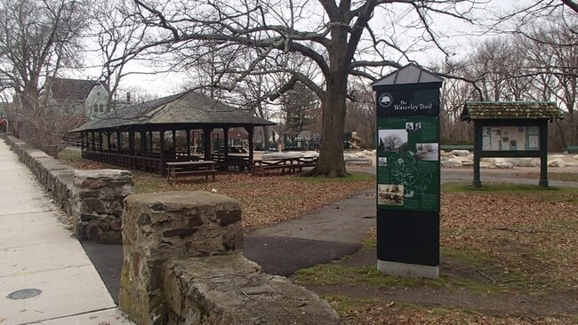 Building Photo - 103 Trapelo Rd