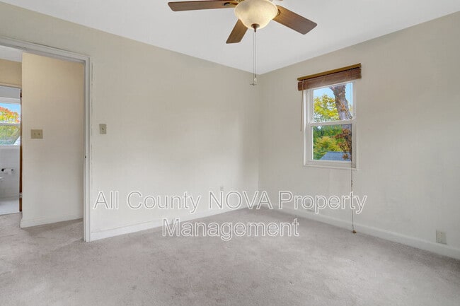 Building Photo - 2238 Farrington Ave