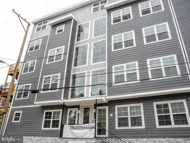 Building Photo - 17 S 44th St