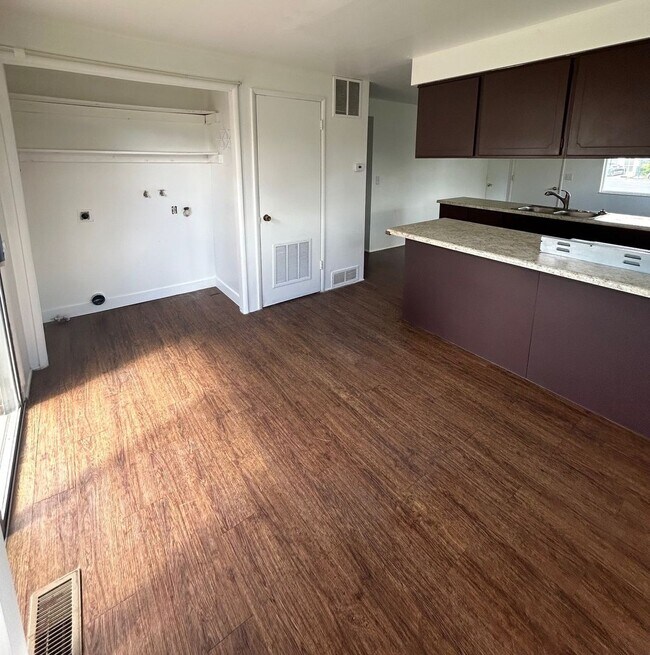 Building Photo - 38923060 - GW