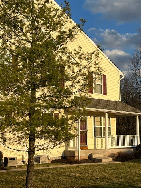 Building Photo - 225 Prairie Ct