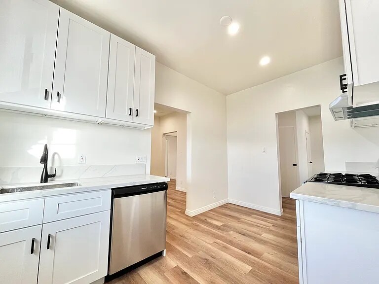 Building Photo - 1034 1/2 S Fairfax Ave