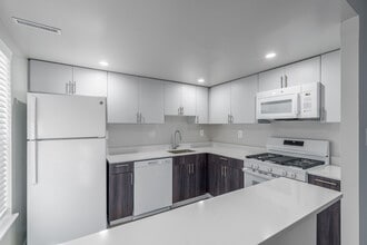 Building Photo - Lakeside Apartments