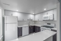 Building Photo - Lakeside Apartments